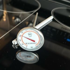 LE CREUSET MEAT PROBE OVEN GRILL THERMOMETER with protective sleeve
